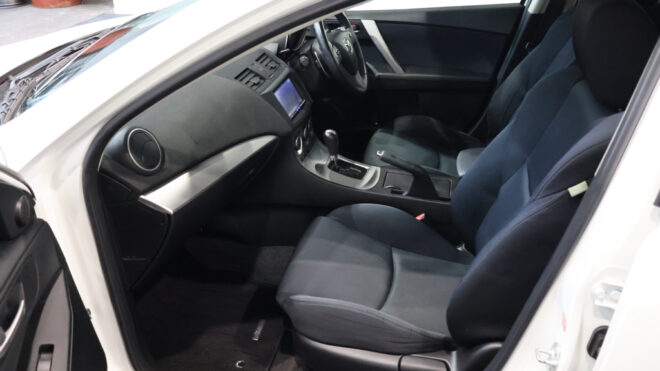 2011 Mazda Axela 20S – Black Wheels image 316815