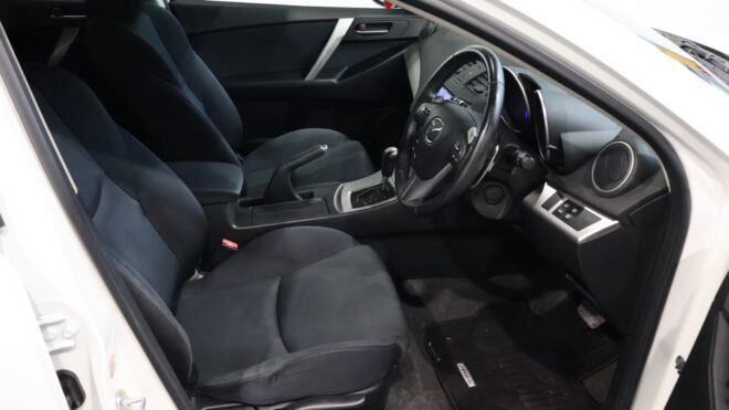 2011 Mazda Axela 20S – Black Wheels image 316827