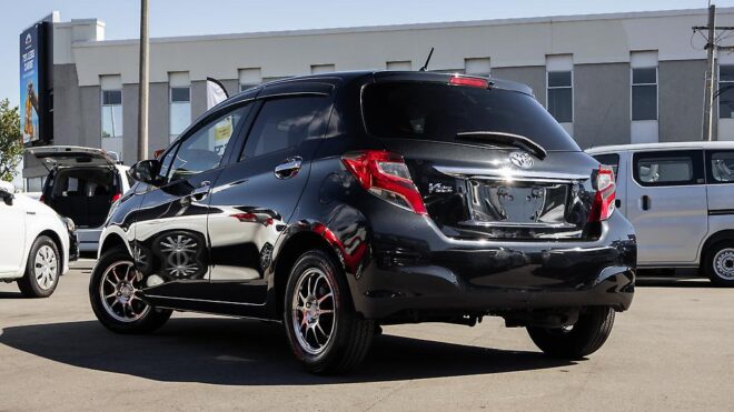 2015 Toyota Vitz F model, Push start image 316876