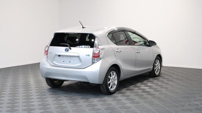 2012 Toyota Aqua Push Button Start – Alloy wheels image 318098