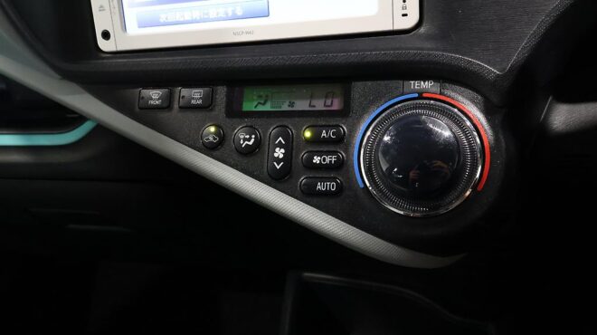 2012 Toyota Aqua Push Button Start – Alloy wheels image 318113