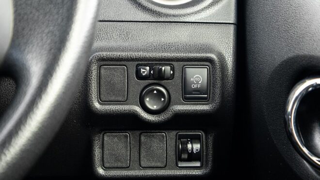 2013 Nissan Note Pure drive, I stop , Push start image 318859