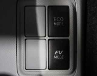 2012 Toyota Aqua Push Button Start – Alloy wheels image 318111