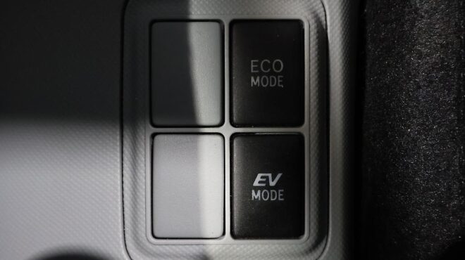 2012 Toyota Aqua Push Button Start – Alloy wheels image 318111