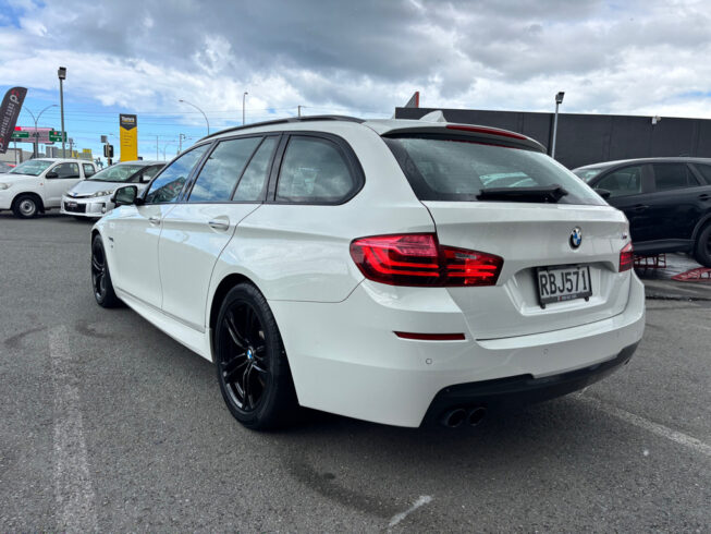 2014 Bmw 523i M-Sport Touring Wagon image 319412