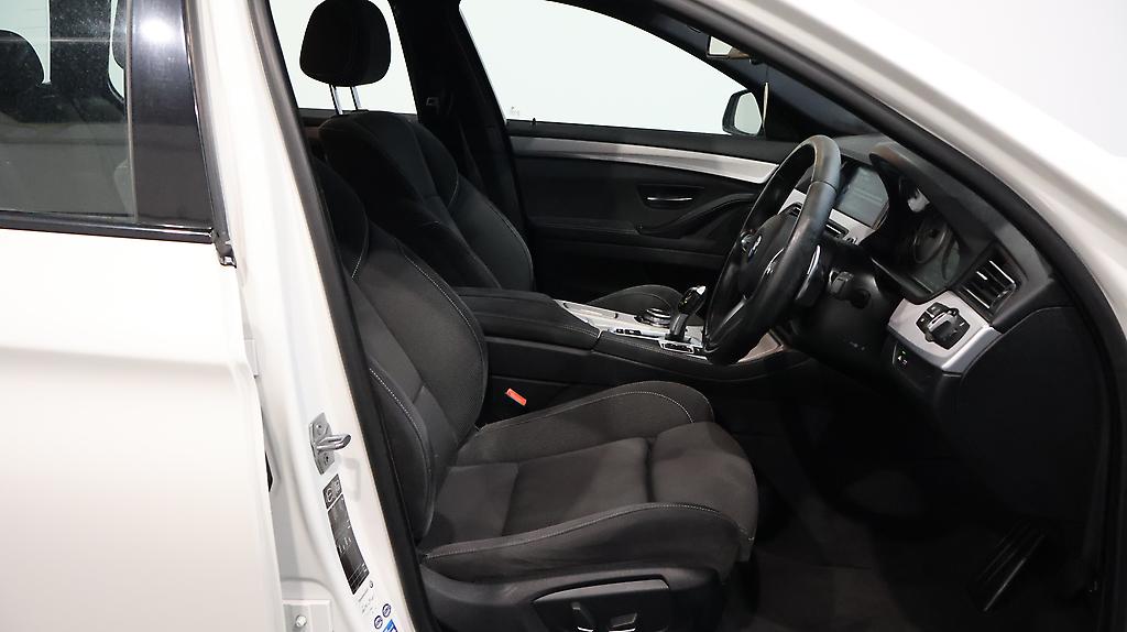 2014 Bmw 523i M-Sport Touring Wagon image 323395