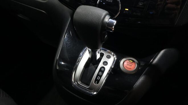 2013 Nissan Serena Hybrid Highway Star S image 319231