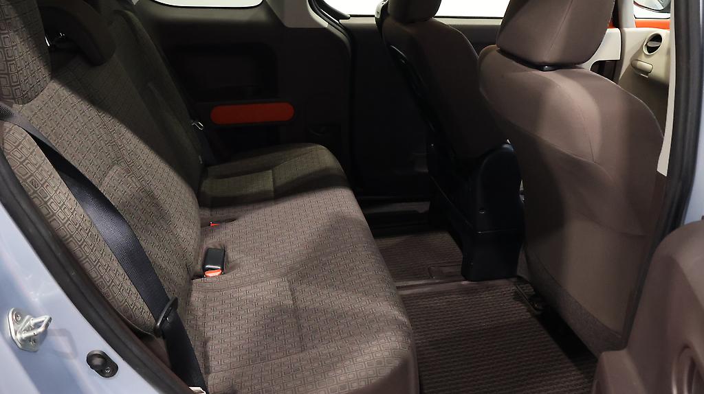 2012 Toyota Spade Power Sliding Door image 320094