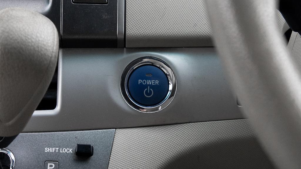 2012 Toyota Estima Hybrid, E Four X ,7 Seater image 319861