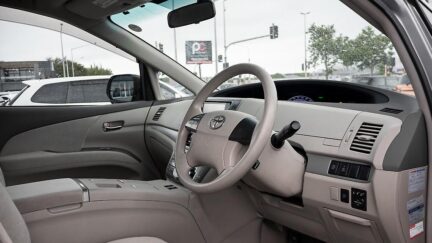 2012 Toyota Estima Hybrid, E Four X ,7 Seater image 319856