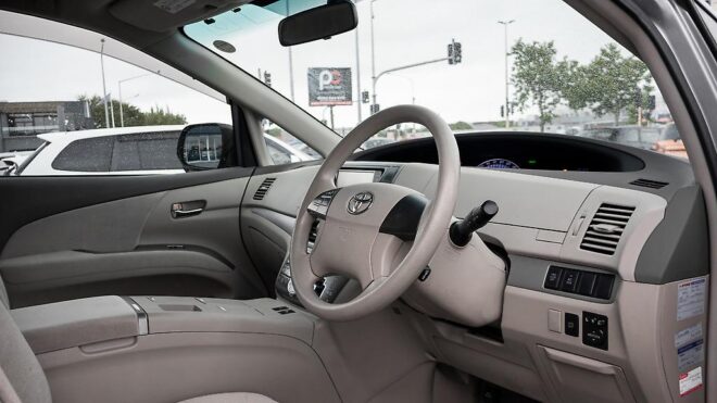 2012 Toyota Estima Hybrid, E Four X ,7 Seater image 320182