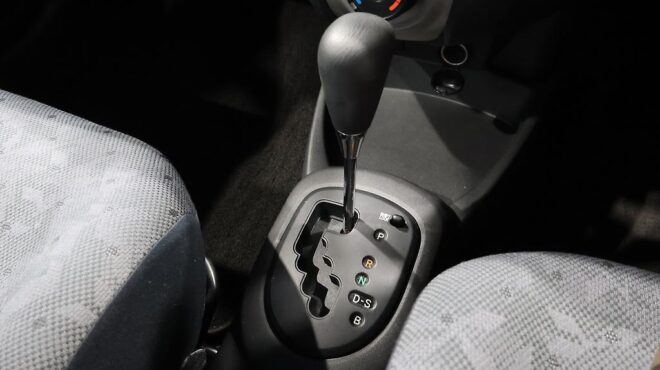 2011 Toyota Vitz REVERSE CAMERA + APPLE CARPLAY/ANDRIOD AUTO image 320967