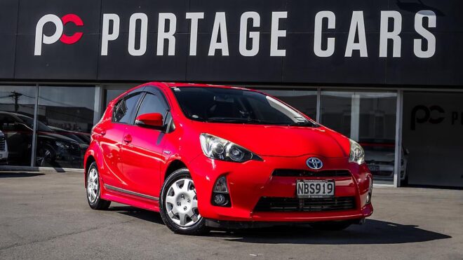 2012 Toyota Aqua G Model/ Push Start/ Reverse Camera/ Alloy Wheels/ Hybrid image 320195