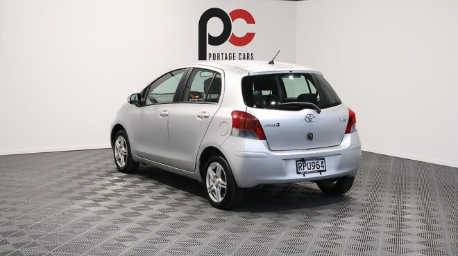 2011 Toyota Vitz REVERSE CAMERA + APPLE CARPLAY/ANDRIOD AUTO image 320953