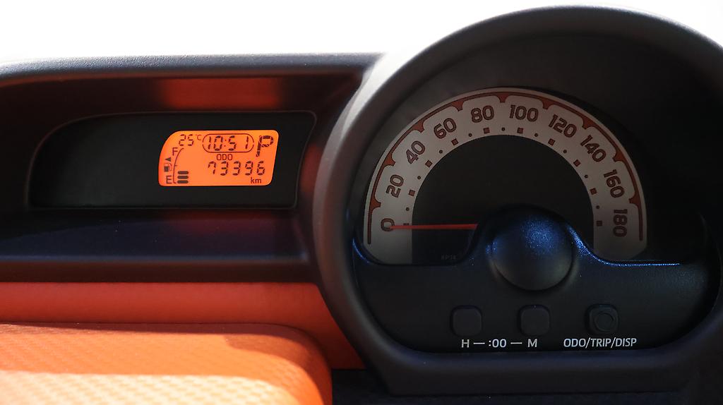 2012 Toyota Spade Power Sliding Door image 320104