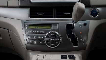 2012 Toyota Estima Hybrid, E Four X ,7 Seater image 319862