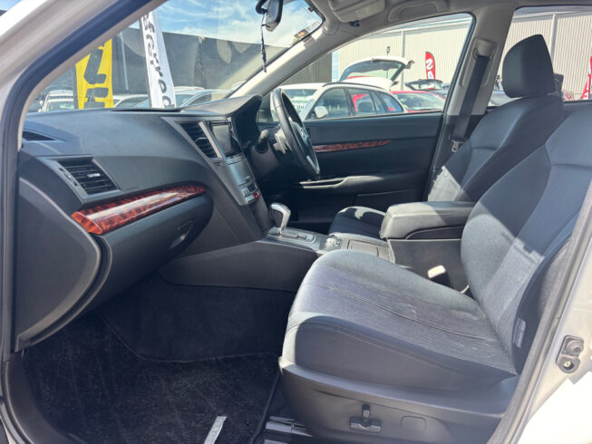 2010 Subaru Legacy Affordable First Car image 321089