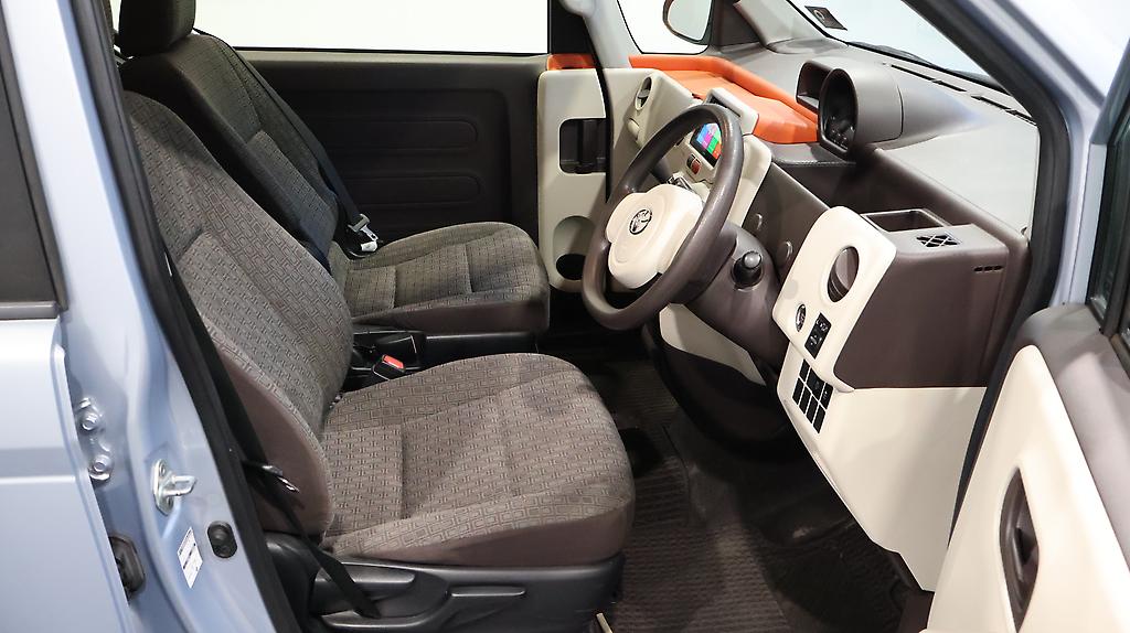 2012 Toyota Spade Power Sliding Door image 320095