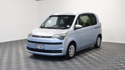 2012 Toyota Spade Power Sliding Door image 320091