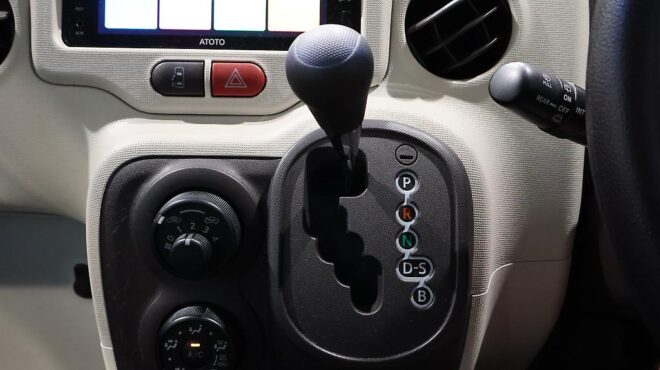 2012 Toyota Spade Power Sliding Door image 319939