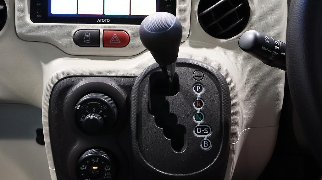 2012 Toyota Spade Power Sliding Door image 320109