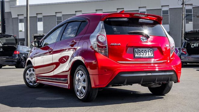 2012 Toyota Aqua G Model/ Push Start/ Reverse Camera/ Alloy Wheels/ Hybrid image 320199