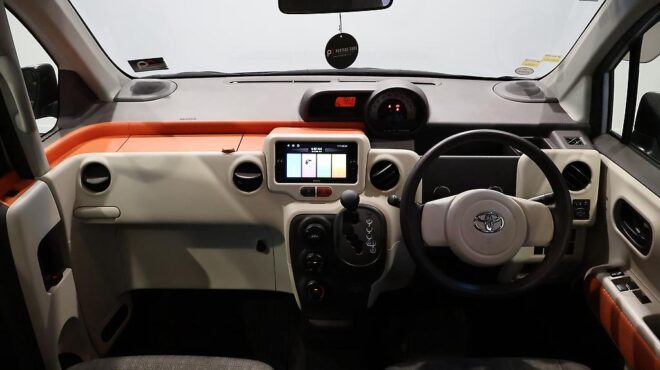 2012 Toyota Spade Power Sliding Door image 319933