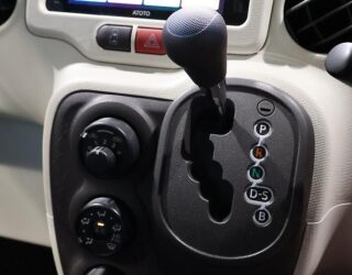 2012 Toyota Spade Power Sliding Door image 319938