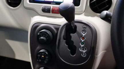 2012 Toyota Spade Power Sliding Door image 320108