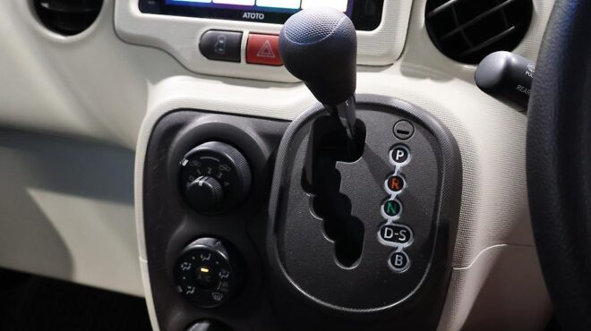 2012 Toyota Spade Power Sliding Door image 319938