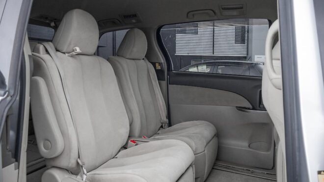 2012 Toyota Estima Hybrid, E Four X ,7 Seater image 320180
