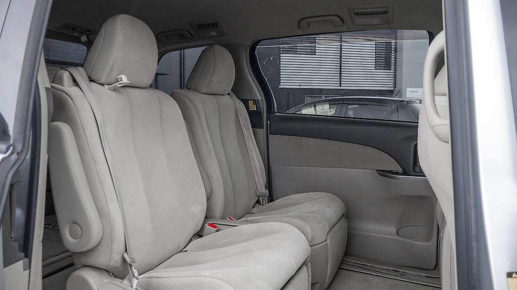 2012 Toyota Estima Hybrid, E Four X ,7 Seater image 319854