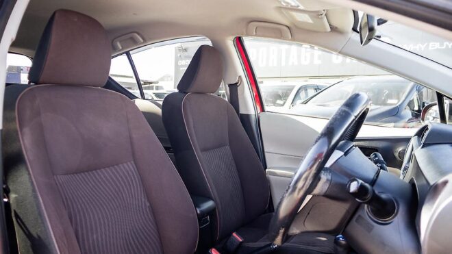 2012 Toyota Aqua G Model/ Push Start/ Reverse Camera/ Alloy Wheels/ Hybrid image 320204