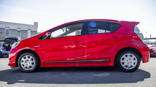 2012 Toyota Aqua G Model/ Push Start/ Reverse Camera/ Alloy Wheels/ Hybrid image 320197