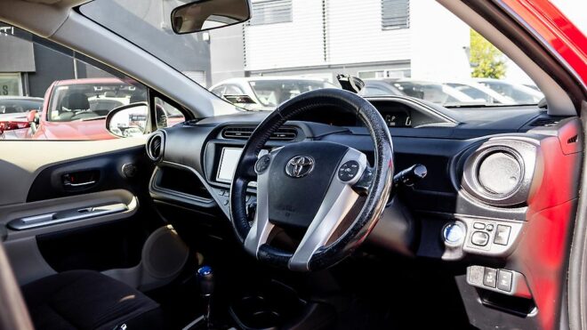 2012 Toyota Aqua G Model/ Push Start/ Reverse Camera/ Alloy Wheels/ Hybrid image 320205