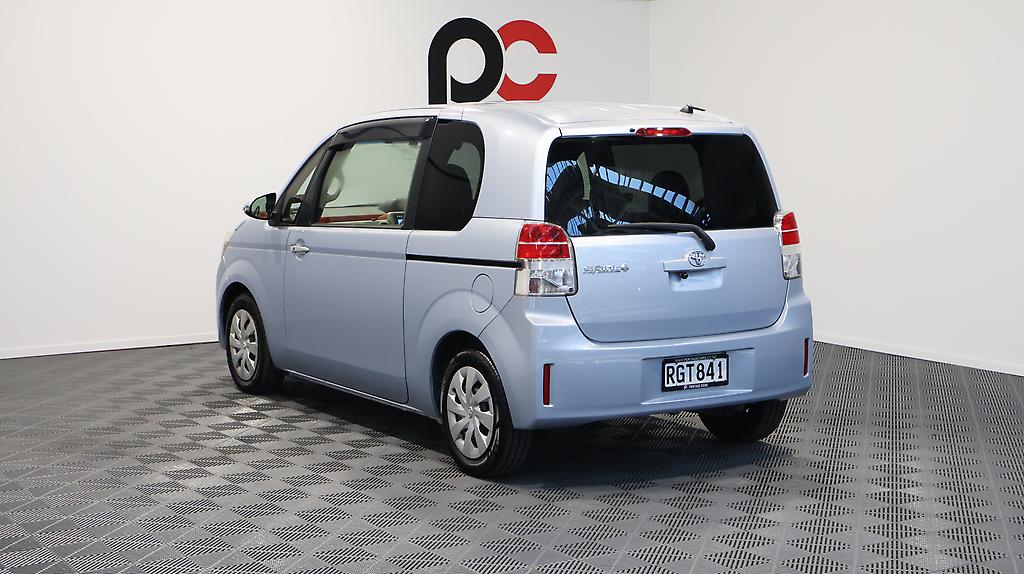 2012 Toyota Spade Power Sliding Door image 320100