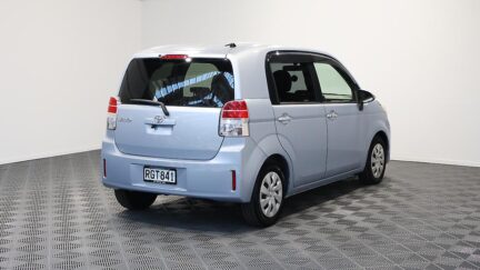 2012 Toyota Spade Power Sliding Door image 320101