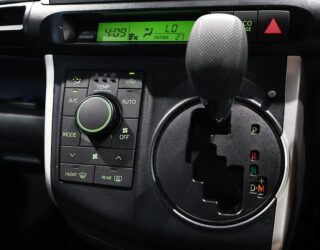 2009 Toyota Wish image 320823