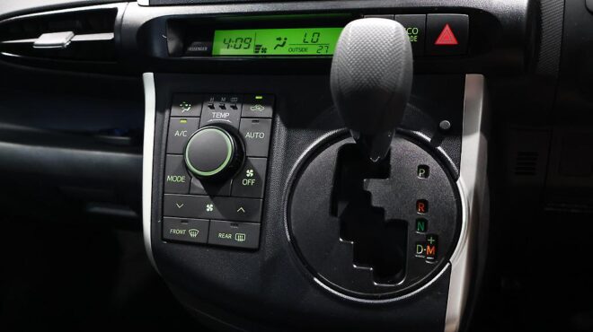 2009 Toyota Wish image 320823