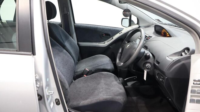 2011 Toyota Vitz REVERSE CAMERA + APPLE CARPLAY/ANDRIOD AUTO image 320960