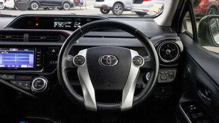 2014 Toyota Aqua G Model, Push Start, Reverse Camera, Cruise Control image 324253