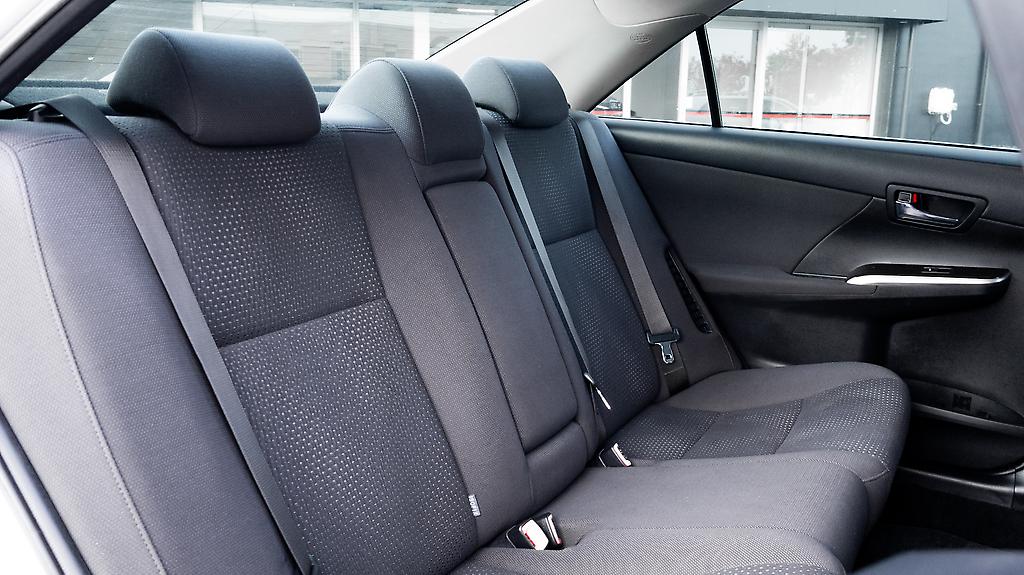 2012 Toyota Camry F hybrid , E seats, Push start image 323710