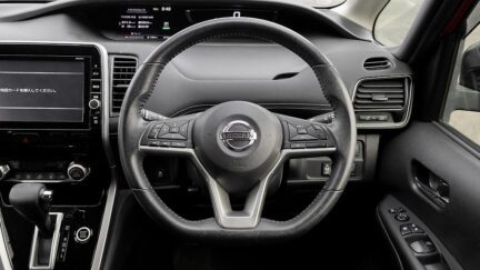 2017 Nissan Serena Highwaystar V-selection Heated seats image 326360