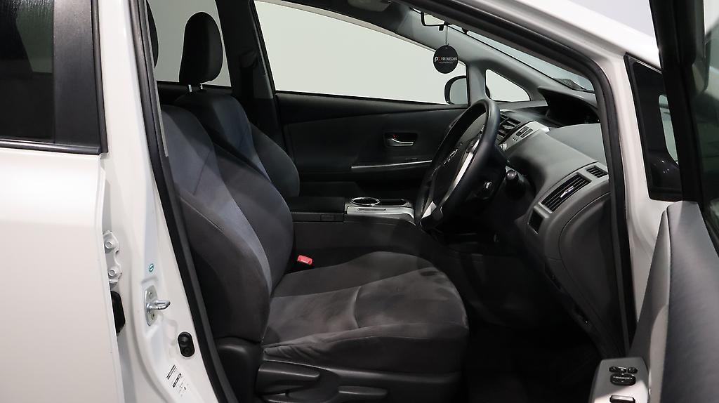 2012 Toyota Prius ALPHA HYBRID 7 Seater image 324120