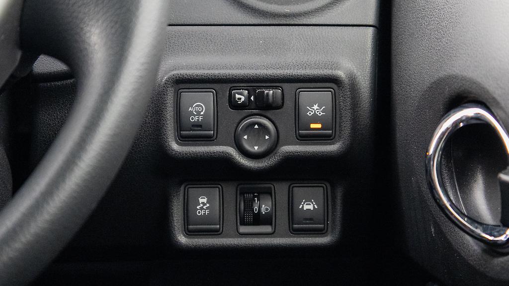 2016 Nissan Note X Model forward colision image 324232