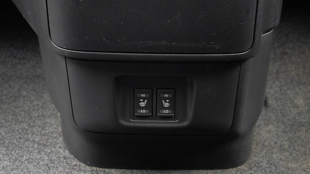 2017 Nissan Serena Highwaystar V-selection Heated seats image 326366