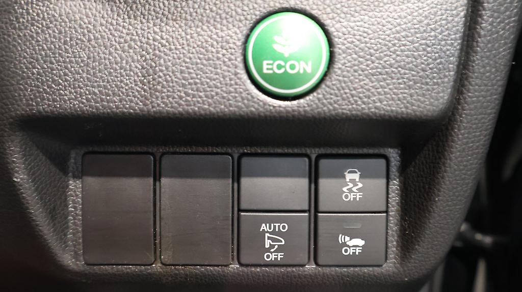 2015 Honda Fit Hybrid S-Package image 326553