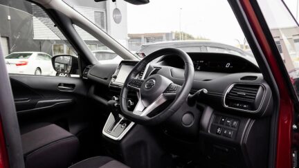 2017 Nissan Serena Highwaystar V-selection Heated seats image 326365