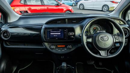 2018 Toyota Vitz Hybrid F Safety Edition image 324707