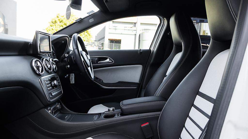 2014 Mercedes-benz A 180 Style Edition Half leather image 324676